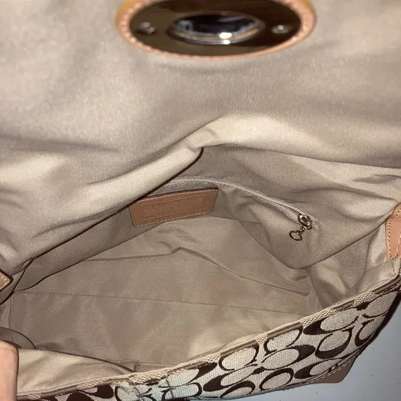 Coach Signature Shoulder Bag EXCELLENT CONDITION - Picture 8 of 10